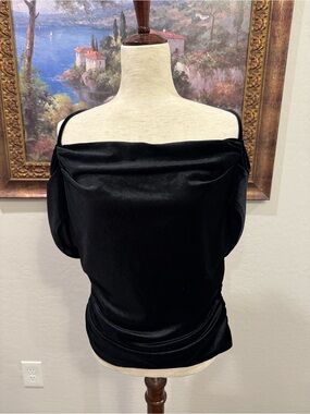 Francesca's Collections Black Off-Shoulder Velvet Cami Top